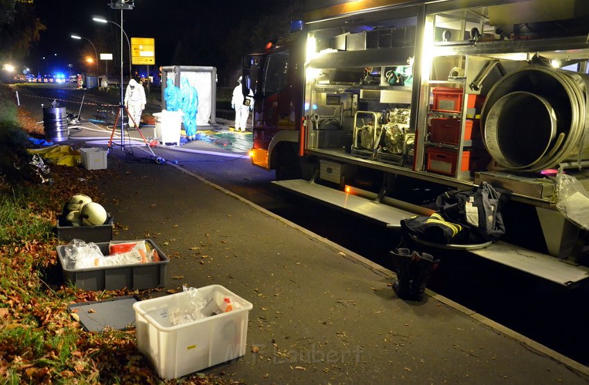 VU Tanklastzug umgestuerzt Huerth Industriestr P140.JPG